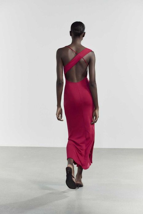 Нова Елегантна рокля Zara с ефектен гръб , размер М, цена 39 лв