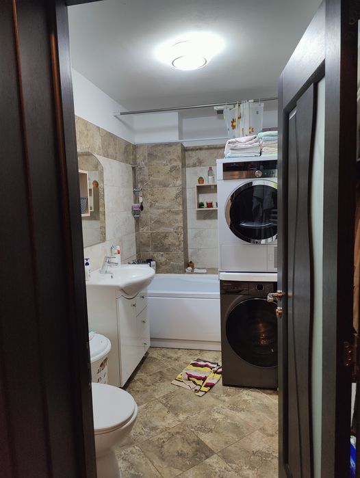 Vând apartament cu doua camere zona Bucium vizavi de pensiunea Novis — fotografia 3