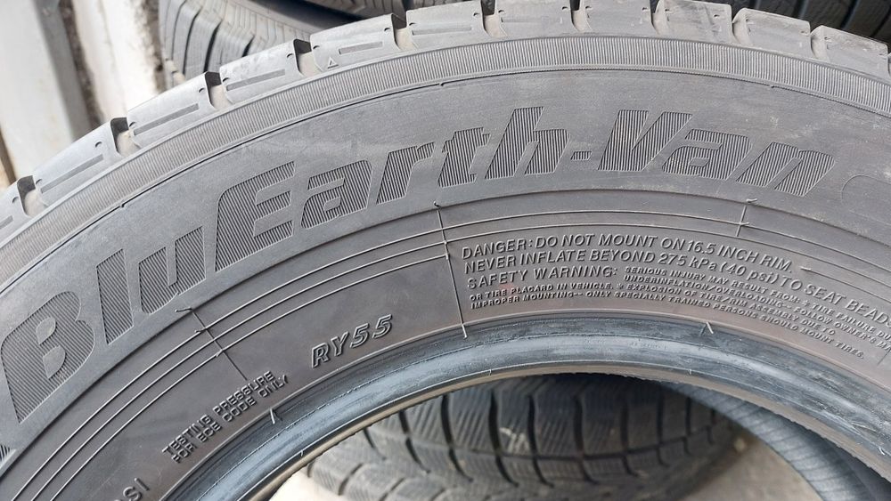 Гуми за Бус 215 75 16 C Yokohama BluEarth  Van 4 броя