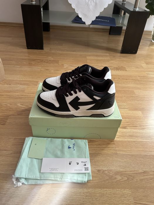 Vand sneakers marimea 43