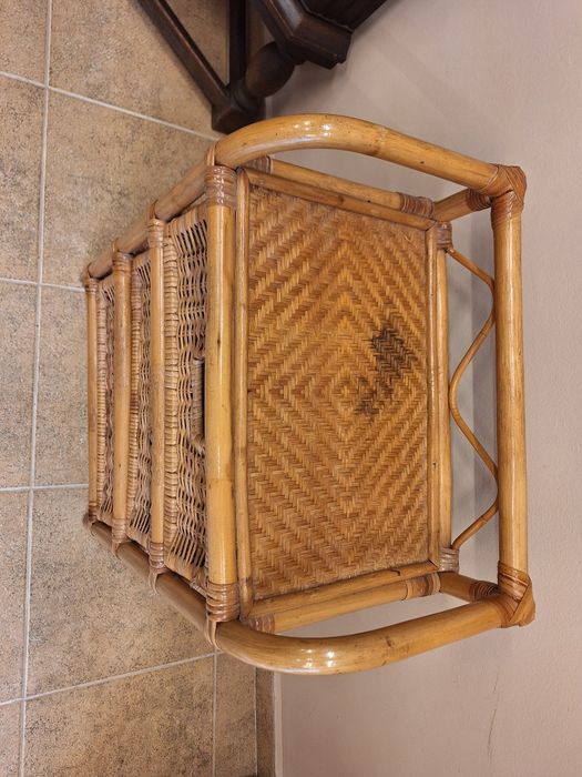 Етажерки и масичка от ратан