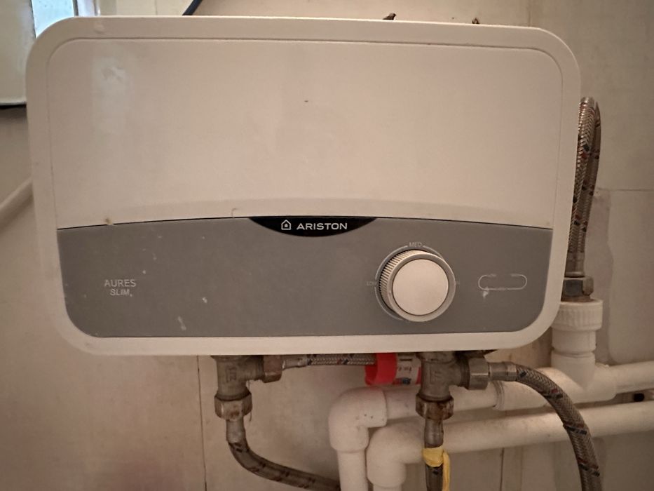 Проточный водонагреватель ARISTON AURES