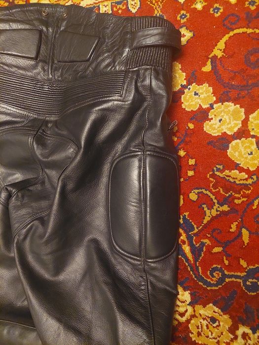 Pantaloni de barbati ,piele naturala ,ideal moto