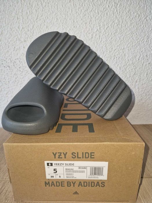 Slapi Adidas YEEZY Slide gri marimea 38
