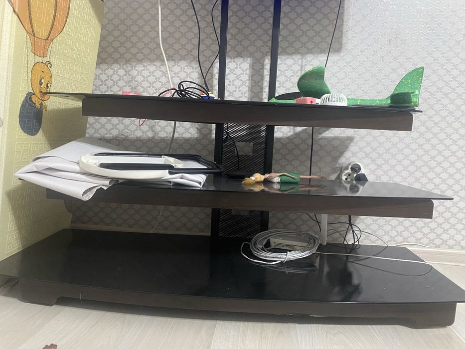Тв подставка в отличном состояние