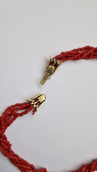 Colier din coral și aur 18K