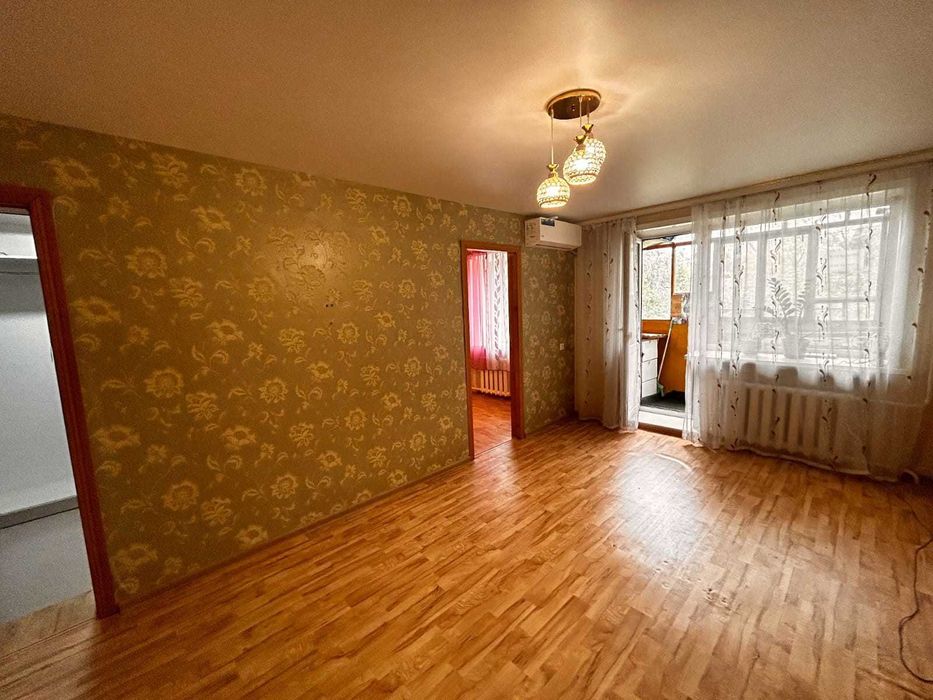 Продаётся 2-комнатная в Центре!