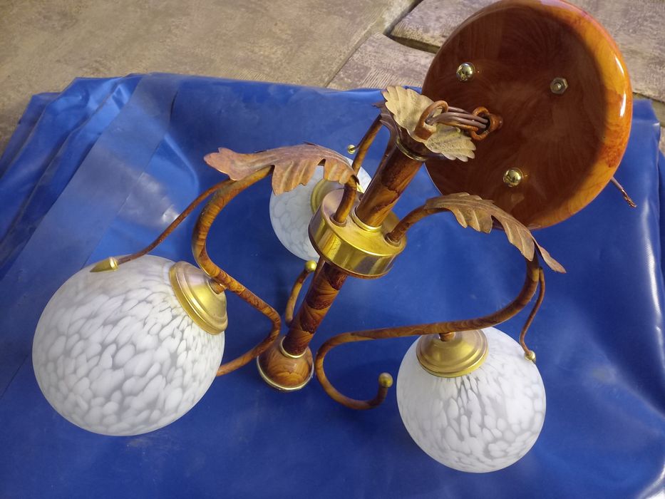 Продам люстру в хор сост .