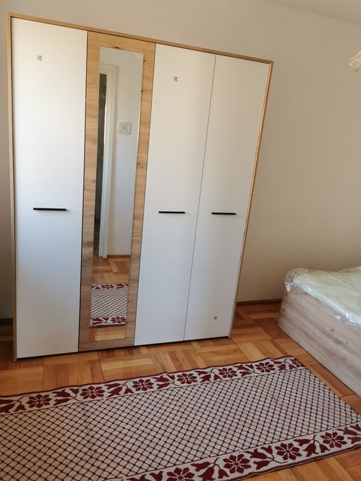 Închiriez apartament cu 3 camere