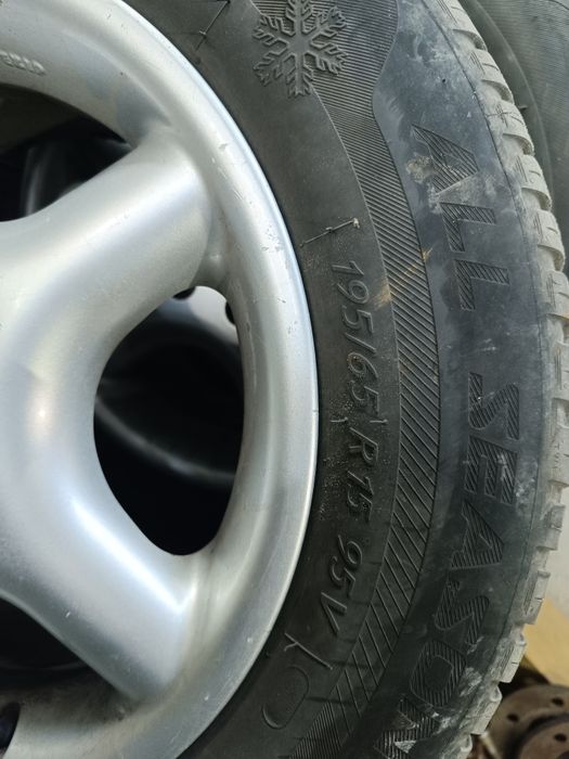 Лети джанти с гуми + болтове за тях.