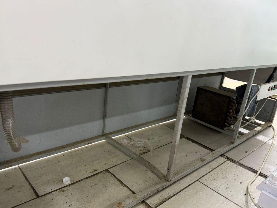 Продам витринный холодильник