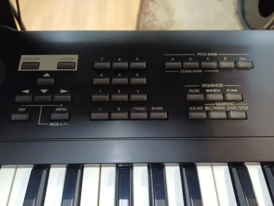 Korg TR 76  workstation