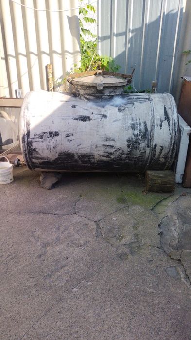 Продам Алюминиевую емкость 1 тонна