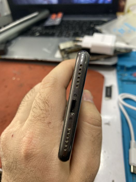 Iphone SE 64 gb sotiladi