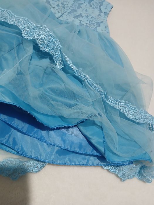 Разкошна синя рокля 80