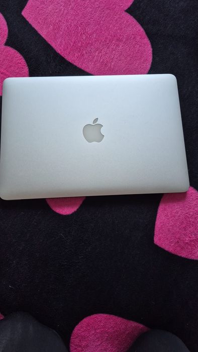 Vând MacBook Air