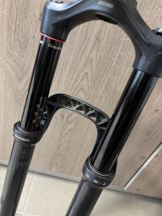 Furca Enduro RockShox Yari 160mm pt roti de 29 similar cu Lyrik cu cartus RC