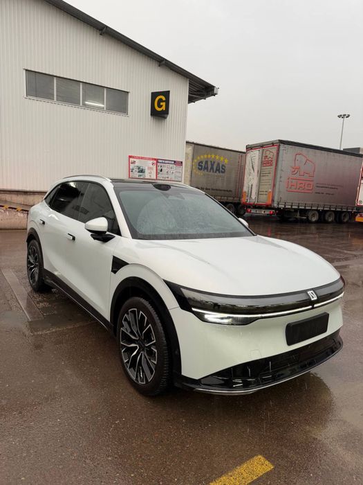 zeekr 7x 780km full  probeg 5988 nasiya bor