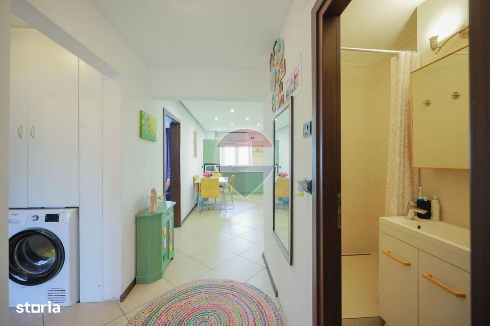De vânzare apartament cu 4 camere și un loc de parcare, în Rogerius