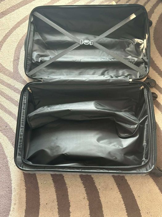 Голям твърд куфар 75 см (L), 4 колела, TSA/код – запазен