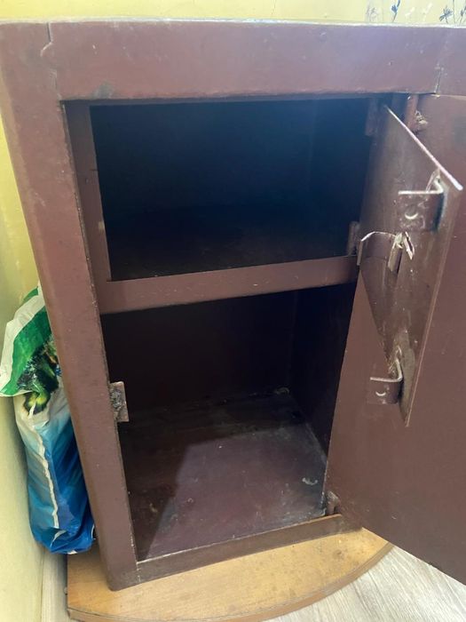 Сейф металлический