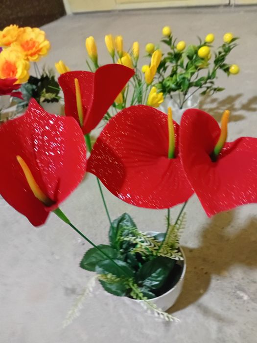 Tuvakdagi Suniy Gullar