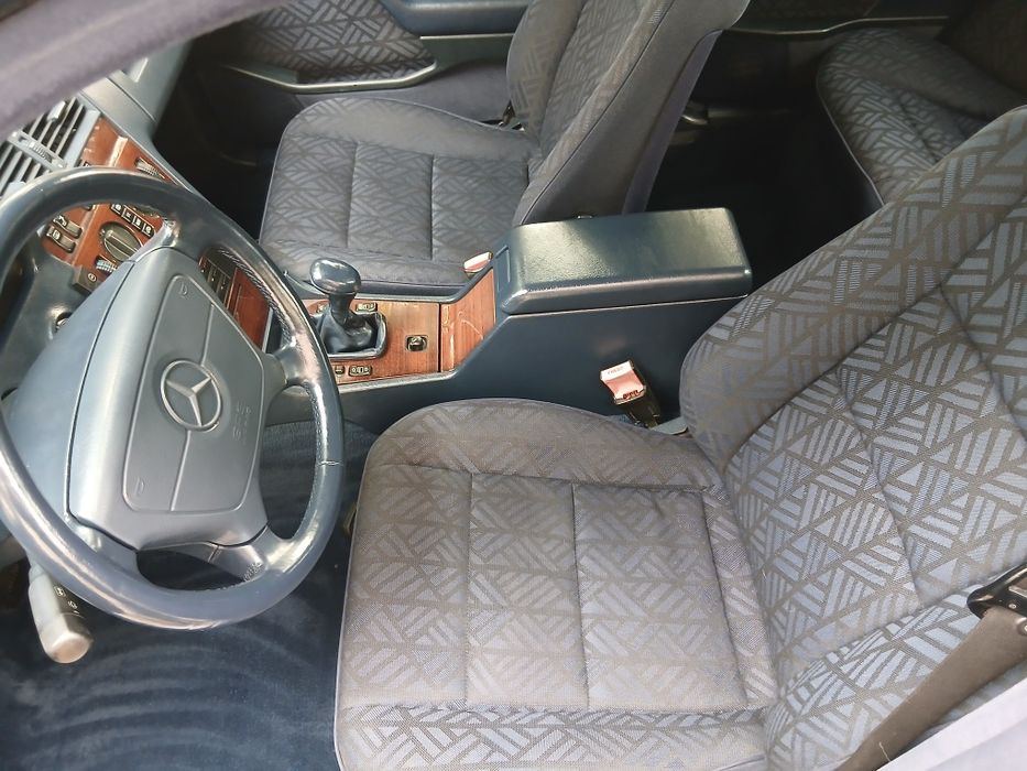 MERCEDES-BENZ E-Class 1993 — imagine 4