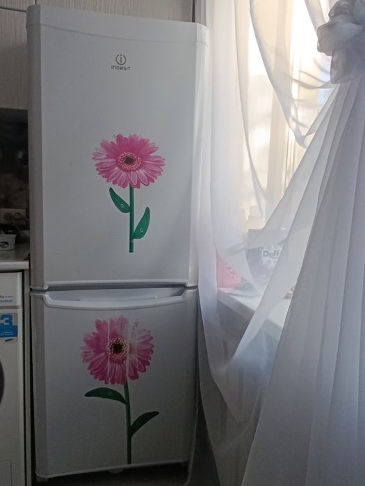 Холодильник" Индезит,"