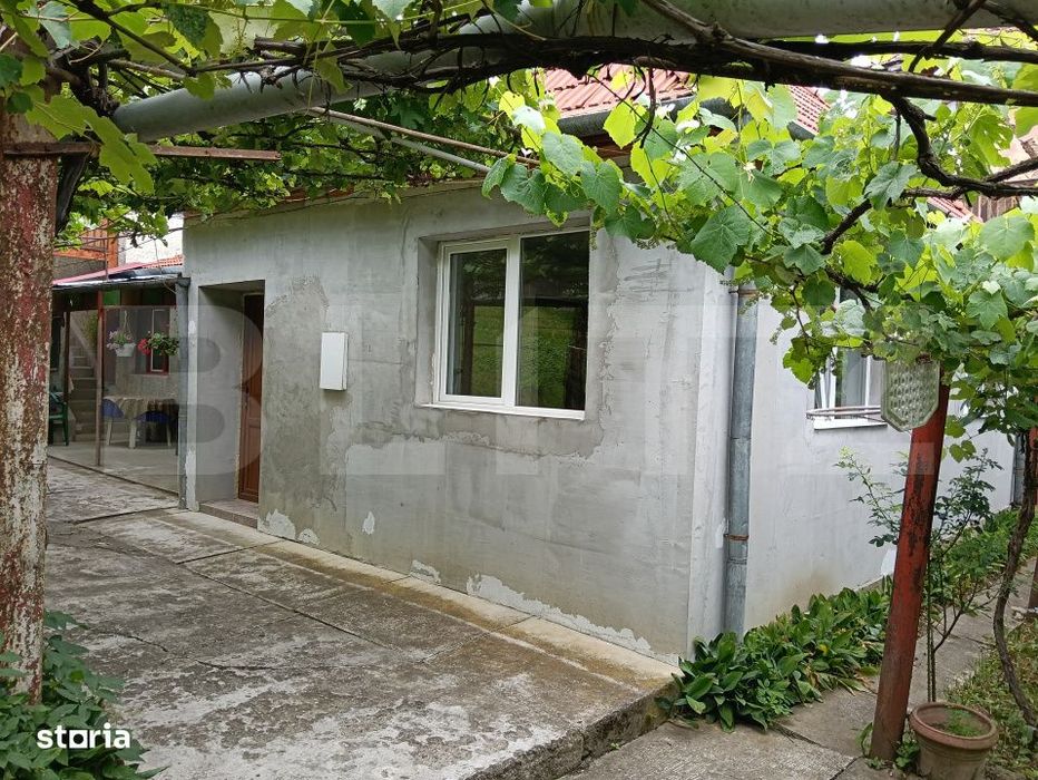 OPORTUNITATE : Proprietate formata din 2 case si teren generos – Sig