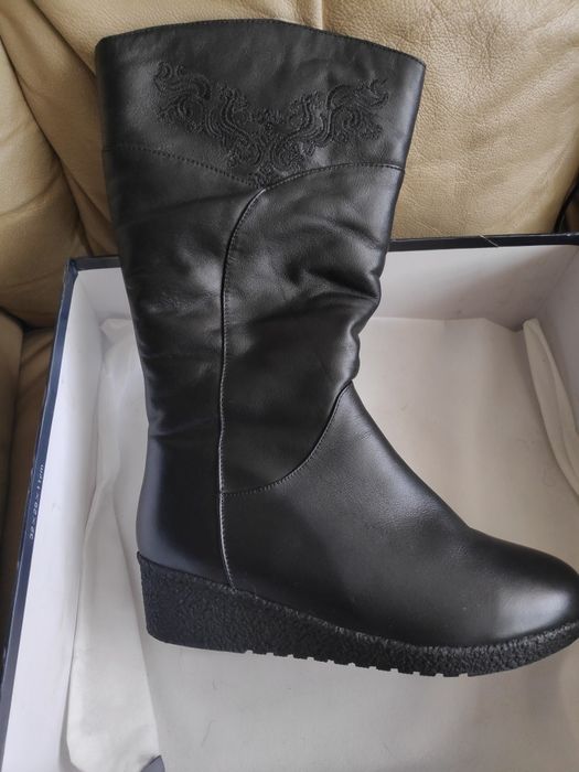 Продам зимние сапоги