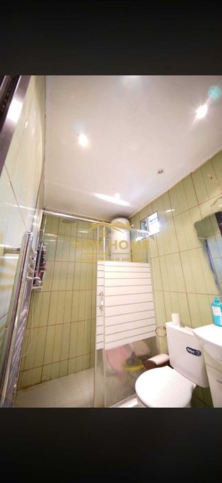 Къща с гараж! В района на Пазара