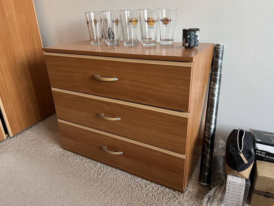 Mobila dormitor, pat + 2 noptiere, comoda si dulap de haine