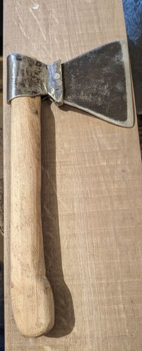Брадва ръчна изработка