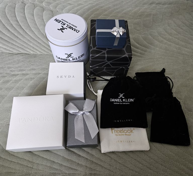 Cutii pentru ceasuri și bijuterii