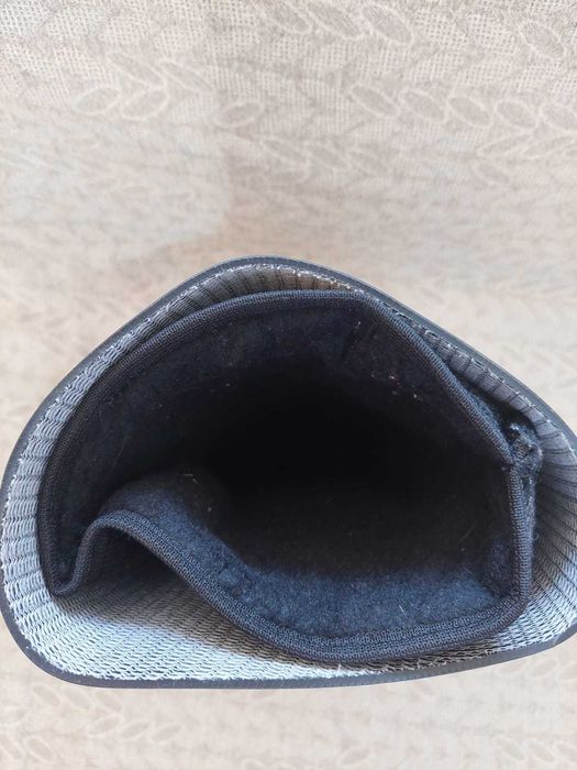 Продаются резиновые сапоги