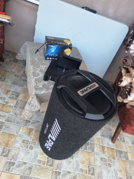 Vând pachet audio (subwoofer, stație și navigație android)