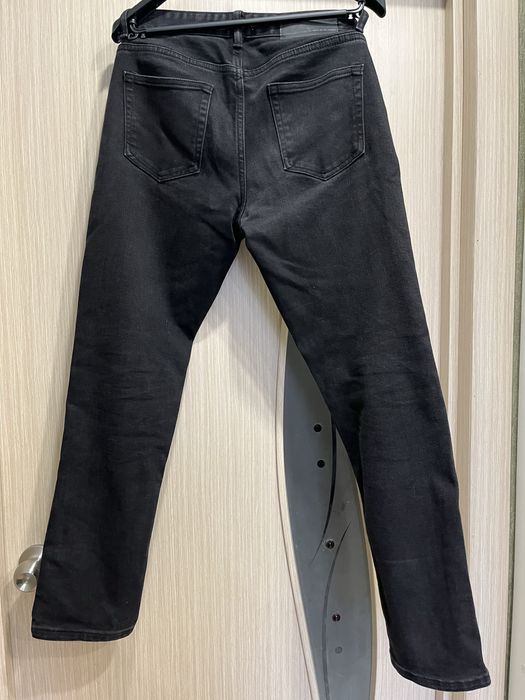 Черные джинсы