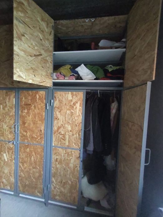 Dulap fier osb și pal  2,60 x 2,00 (nu este tabla) haine sau unelte de lucru