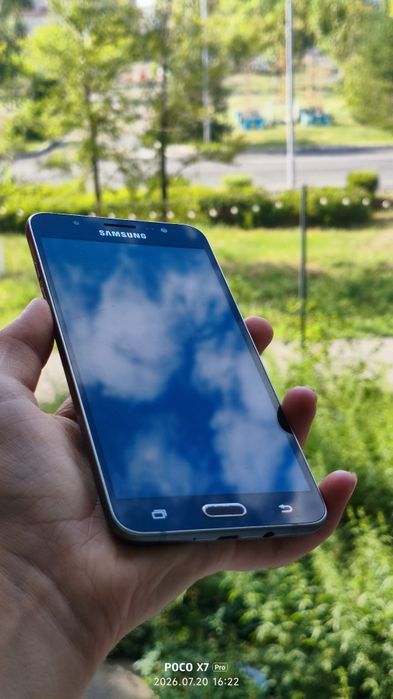 Samsung j7 16gb.