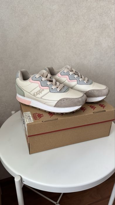 Кроссовки на девочку