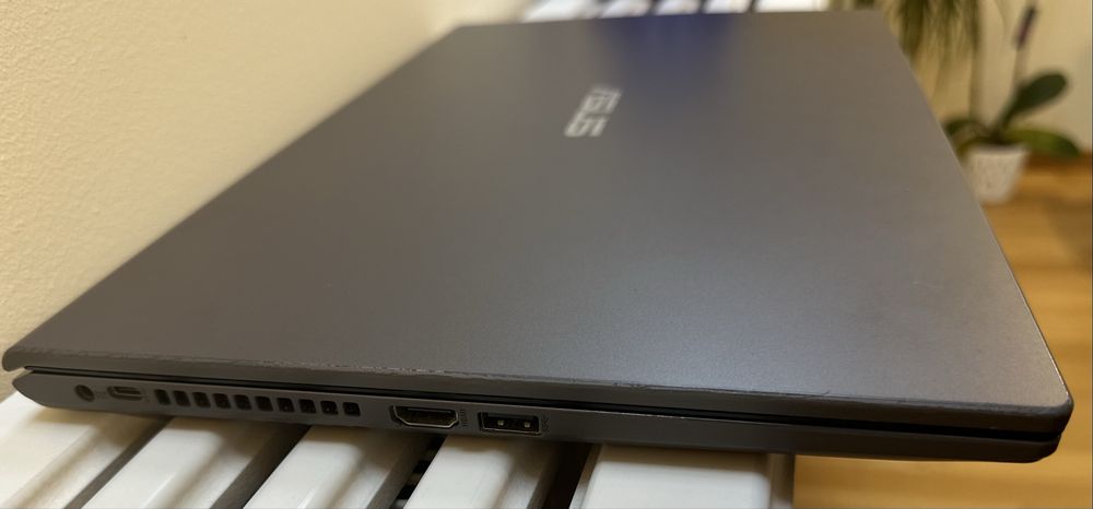 Laptop ASUS VivoBook i5 – 8GB RAM, SSD