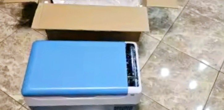 Vând mini frigider auto de 35L nou,alimentare 12V și 220V preț 1100, Am si de 22l la 1000 RON si de 15l la 900 RON.
