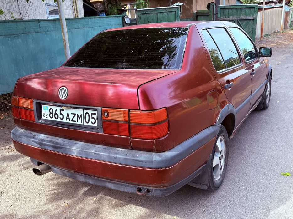 Volkswagen Vento 1993г 1.8 Моно