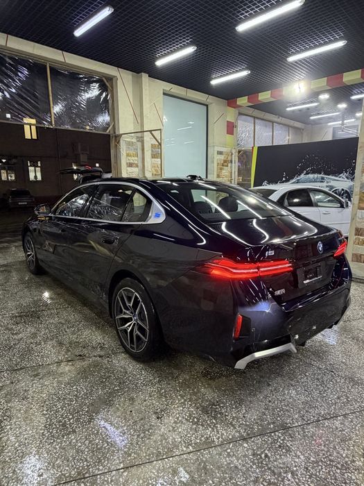 Bmw i5 40L m sport Full