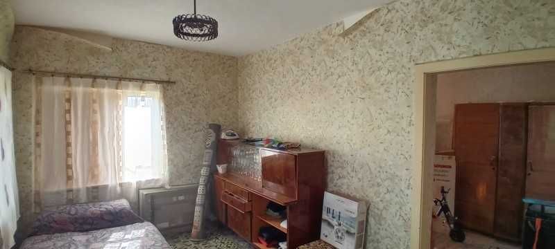 Къща с голям двор в Ломница