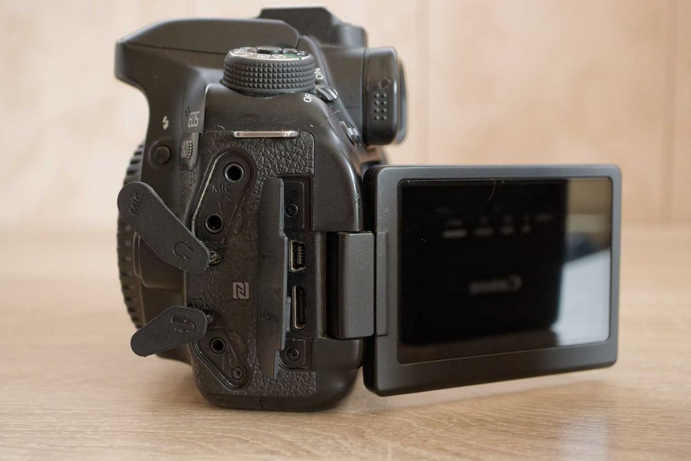 De vânzare Canon EOS 80D body, folosit moderat, de câțiva ani doar șters de praf