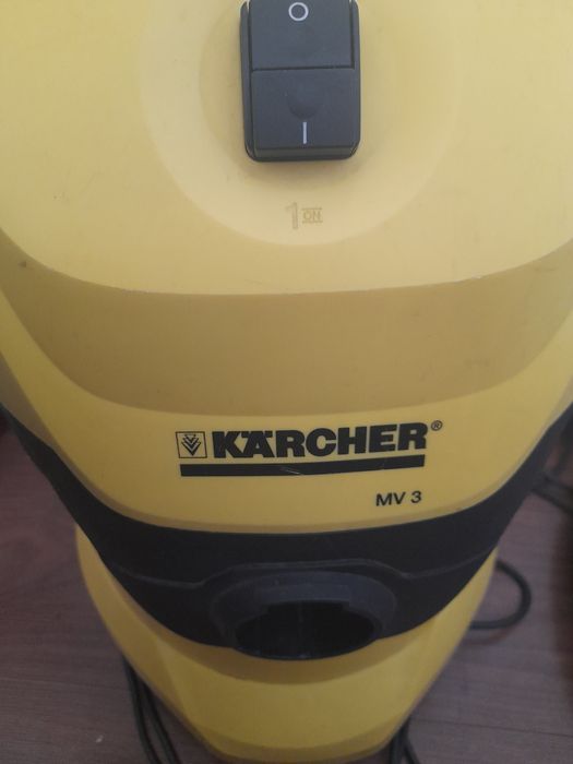 Vând aspirator KARCHER mv3