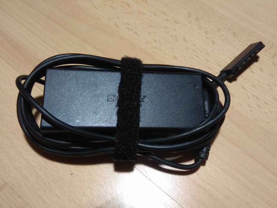 Зарядно , адаптер за таблет Sony 10,5V 2.9A