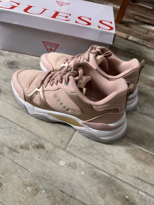 Дамски маратонки Guess 39