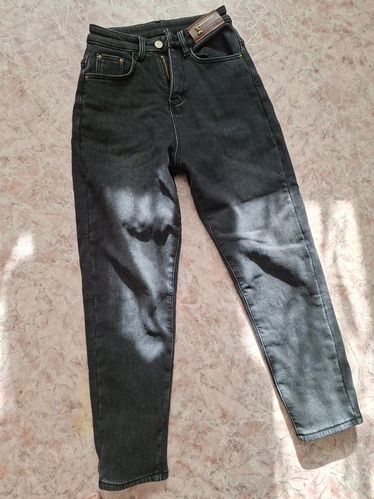 Продам джинсы с начесом.